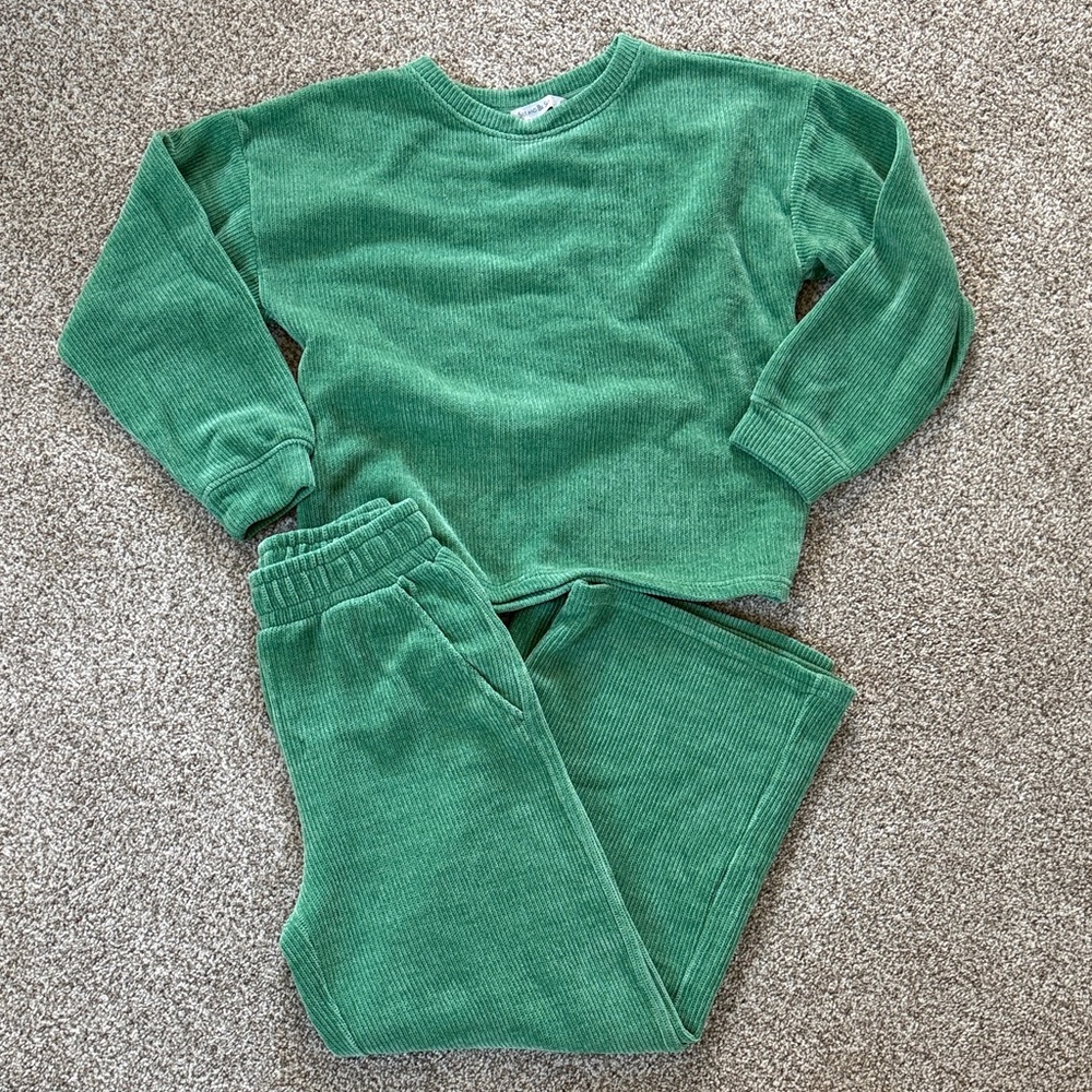 SET  -  SEE AND BE SEEN Green Sweater Pants Set